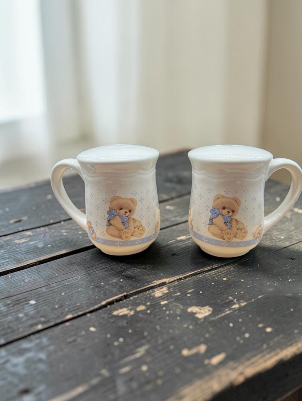 Tienshan THEODORE COUNTRY TEDDY BEAR 4" TALL Salt & Pepper Shaker Set Ceramic